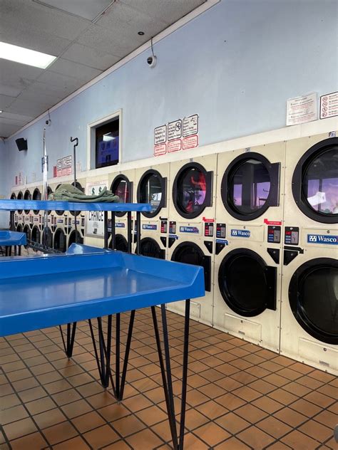 24 hr laundromat